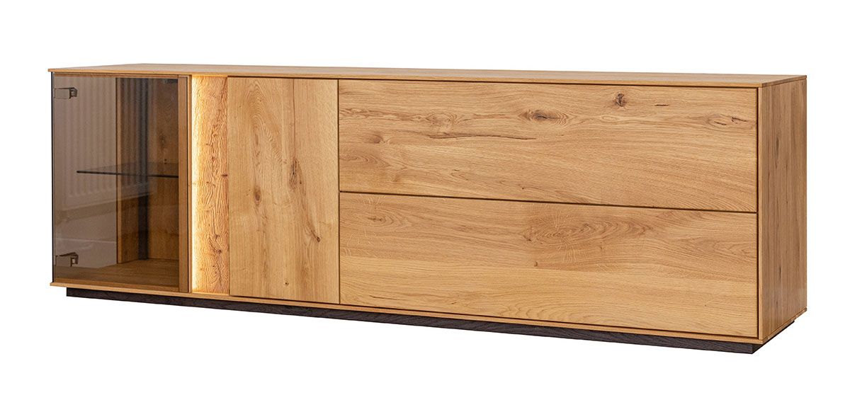 TV-Unterschrank Sienne 10 mit 60 x 185 x 43,5 cm, getöntes Glas, aus Massivholz Wildeiche, geölt, gebürstet, inkl. LED-Beleuchtung, viel Stauraum